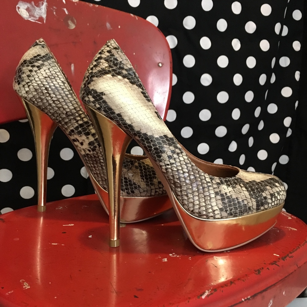 STEVE MADDEN PLATFORM HEELS // Snake // Gold
